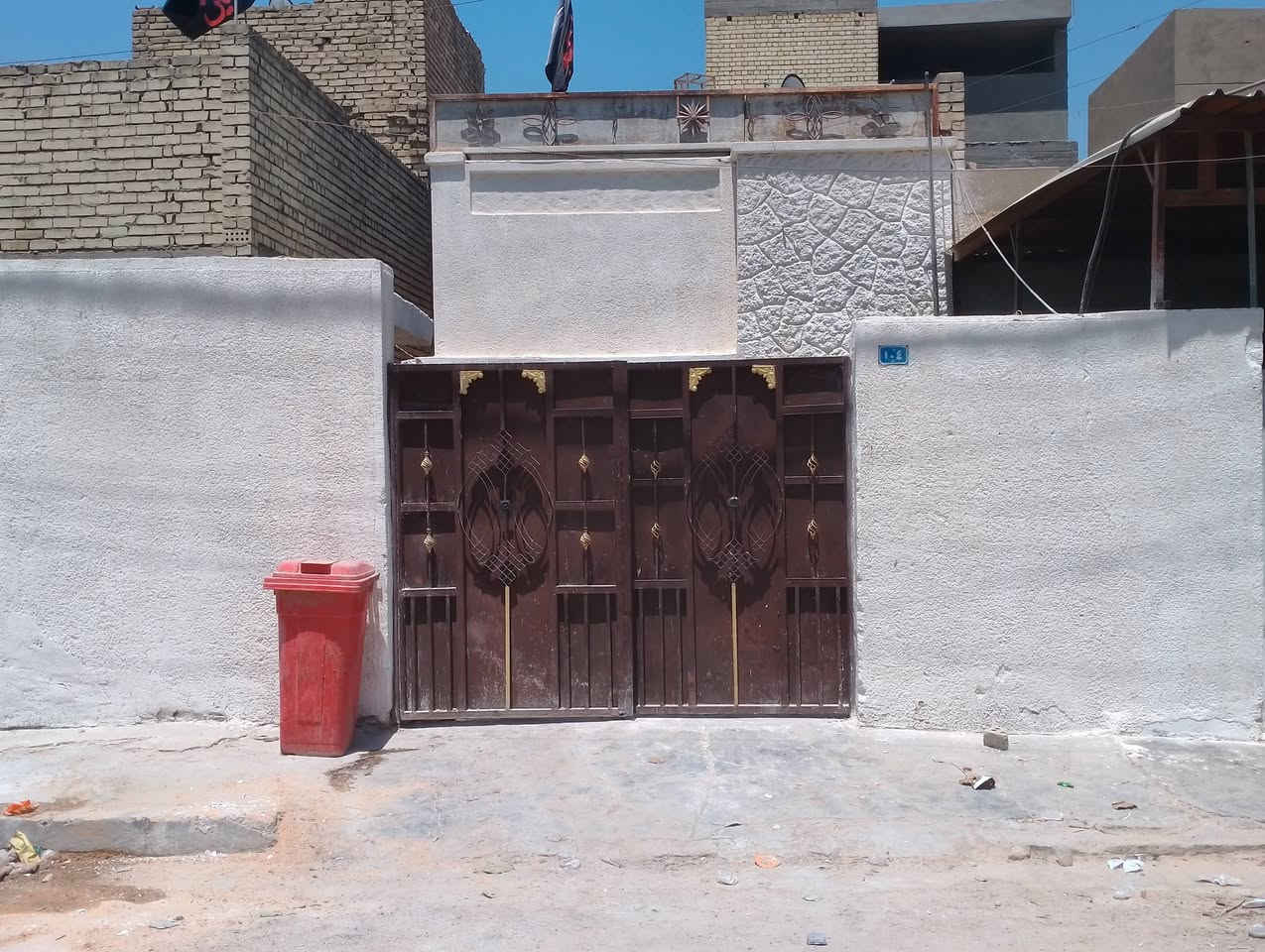 السلام عليكم دار للبيع طابو صرف طابقين مساحة 123م الجبهة 6 النزال 20
الكمالية شارع المصرف قرب جامع وحسينة الحكيم 
***********
