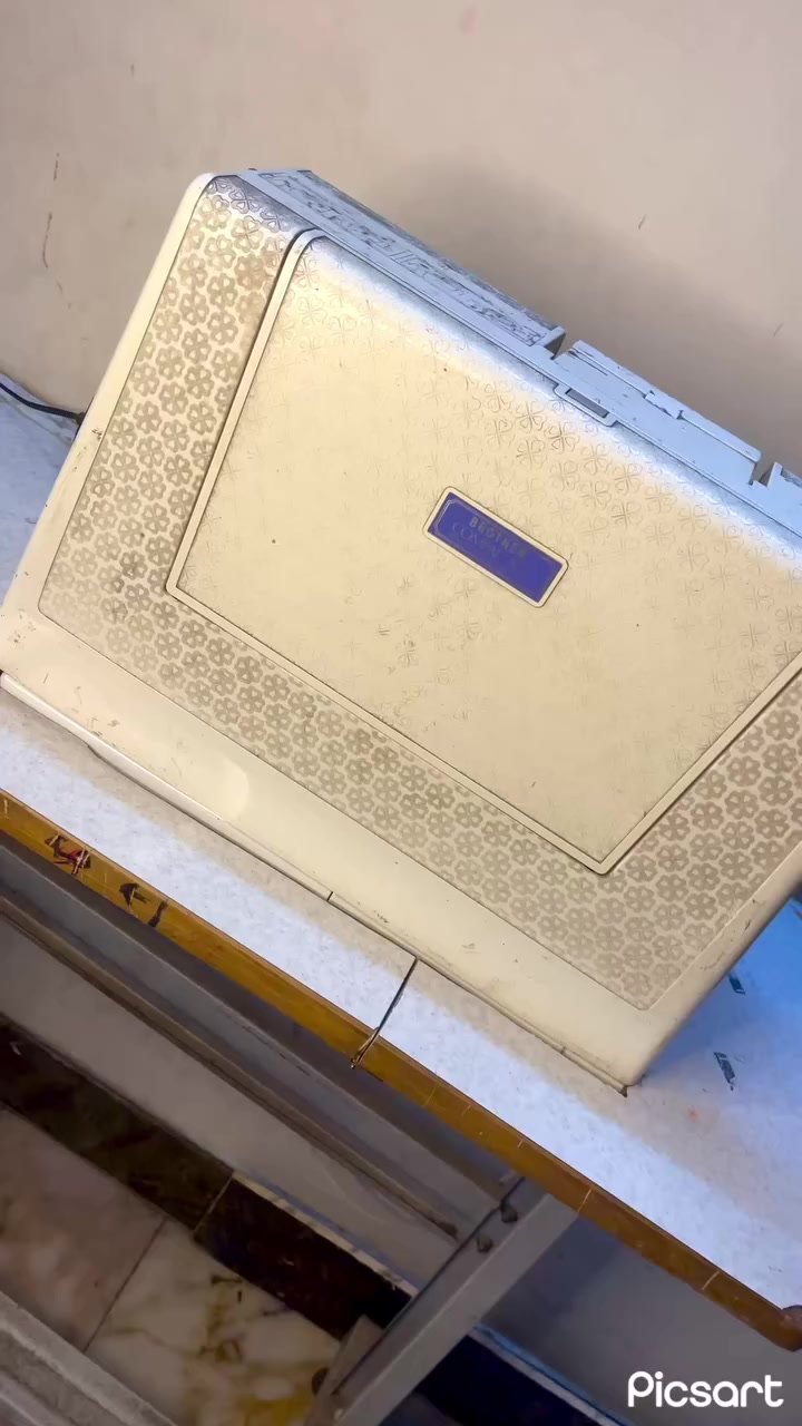 برذار كومبال الاصلي مع ملحقاته كاملة جميع البايات موجودة مع تطريز وشيراز السعر كامل مع الميز ١١٥ الف مكاني بغداد


**إذا كنت صاحب هذا الإعلان وتريد حذفه لأي سبب، رجاءا أرسل رسالة إلى الدعم الفني**