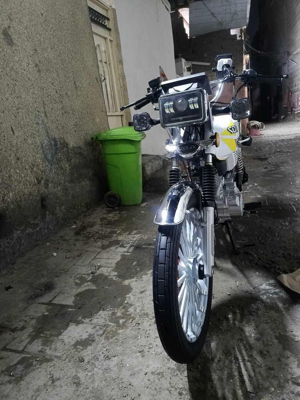 سلام عليكم دراجه سونك 5 كير مكينه 200 سيسي تشغيل عن بعد موديل 2025 وراق كامله مكينه مكفوله دراجه عله وضع شركه بعدهى سعر 750 قفل قفل ولموشراي لا يكسر بحلال لعالم لعنوان بغداد مدينت الصدر رقمي *********** شراي يخابر
