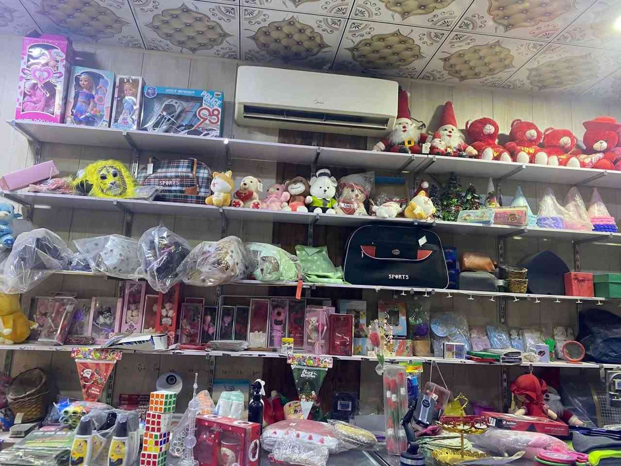 محل للبيع كامل
محل كلشي وكلاشي للبيع بي غراض مال صيانه وكرسي وميز كامل وباترينات عدد 6 زجاجيات عدد 3 وحديد 2 والامنيوم 1 ورفوف حديد عدد 20 ورفوف أمتار خشب عدد 12 متر 90 وغراض  كوزمتك للبيع كامل 

***********

مكان كويريش حي السلام قرب علوه الرشيد اي استفسار الاتصال بل رقم متوفر واتساب
