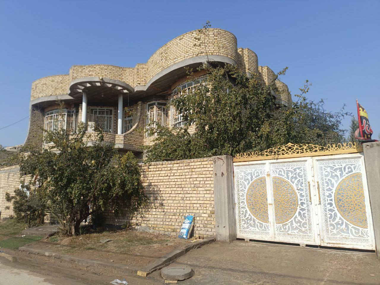 🏡للبيع – طابقين مواصفات كاملة 🏡
بيت طابقين للبيع، بناء حديث ومرتب طابو زراعي ٢٥
يتكون من:
🔹 الطابق الأرضي:
صالتين واسعة
غرفتين نوم، كل غرفة بيها سويت حمّام
استقبال
مطبخ
مجمعات صحية عدد (2) داخلي وخارجي
🔹 الطابق الثاني:
صالتين
غرفتين نوم
مجمع صحي
🏗 مساحة البناء: 260 متر
🌿 حديقة: 140 متر
📐 المساحة الكلية: 400 متر
📏 الواجهة: 20 متر
📏 النزال: 20 متر
📍 الموقع: بابل – القاسم
مجمع حجي حسين، مقابيل مستشفى القاسم العام
📞 للاستفسار ***********
***********
