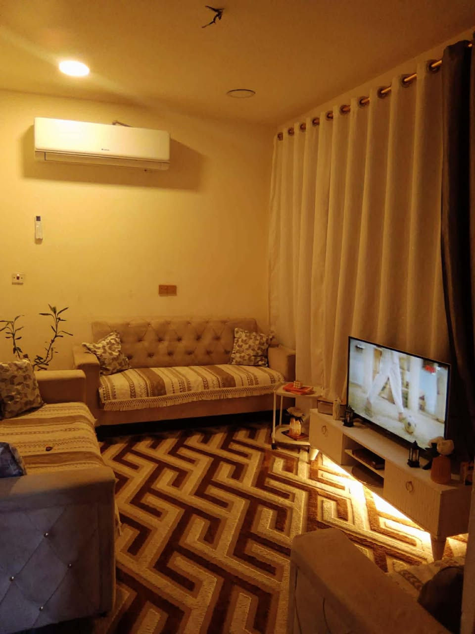 تخم للبيع عشر مقاعد لون بيجي وكراسي اثنين رصاصي بي ضرر بسيط مكان الدوره


**إذا كنت صاحب هذا الإعلان وتريد حذفه لأي سبب، رجاءا أرسل رسالة إلى الدعم الفني**