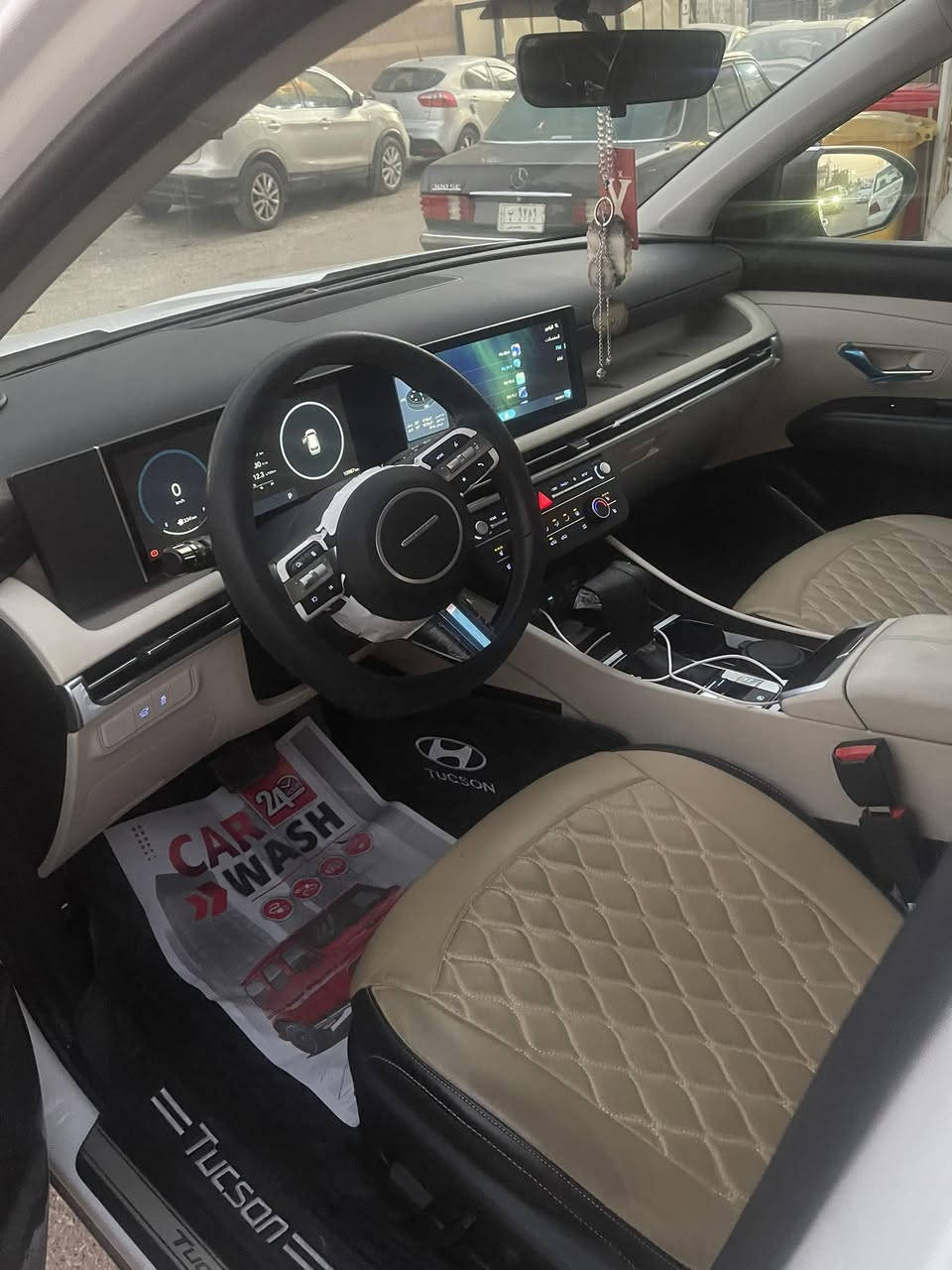 توسان ٢٠٢٥ زيرو خليجي . ضمان شركة الأولى ٥ سنوات . مرقم بغداد وثاني يوم التحويل . مواصفاتها فوول عدا الفتحة 
محرك ٢٠٠٠ 
بصمة  وتشغيل عن بعد 
كراسي كهرباء 
صندوق كهرباء 
تبريد بالكشنات 
تدفئ بالكشنات 
ويل ١٩ 
بردات خلفية 
شاشة كبيرة متصله 
تبريد خلفي 
مانع انزلاق ومانع انحدار 
مري ترحيب وشفط 
شاحن واير لس 
هاند بريك بصمة 
اوتو هولد 
حساس أمامي وخلفي 
كامرة دوارة 
حساس تاير 
دشبول دجتال متغير 
لايت زنون متحرك 
داخل ابيض 
فول تحكمات استيرن 
ايرباكات 
السيارة زيرو ماشية 15  الف  رقم السياره بغداد 
ملاحظه: الكشنات مغلفة جلد والارضيات مغلفه الابواب 4 مغلفه نايلون حفاظ من الشخوط بيها مجال بسيط 
السعر 227$ بيها مجال بسيط السيارة جديدة جدا الحمد لله 
اتصال + وتساب 
*********** مكان السيارة العامرية
