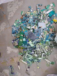 ٢٠٠ قطعة • قطع إلكترونية