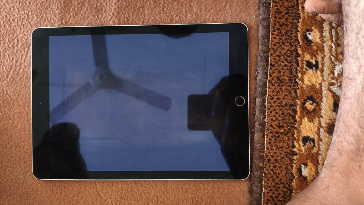 ايباد ايفون ار تو  ما مفتوح  ونضيف  شخط واحد مابيه ايباد استخدام دراسه فقط  ذاكره 32 بطاريه89 ،  *********** مكاني الرميثه السعر 150وبيه مجال
