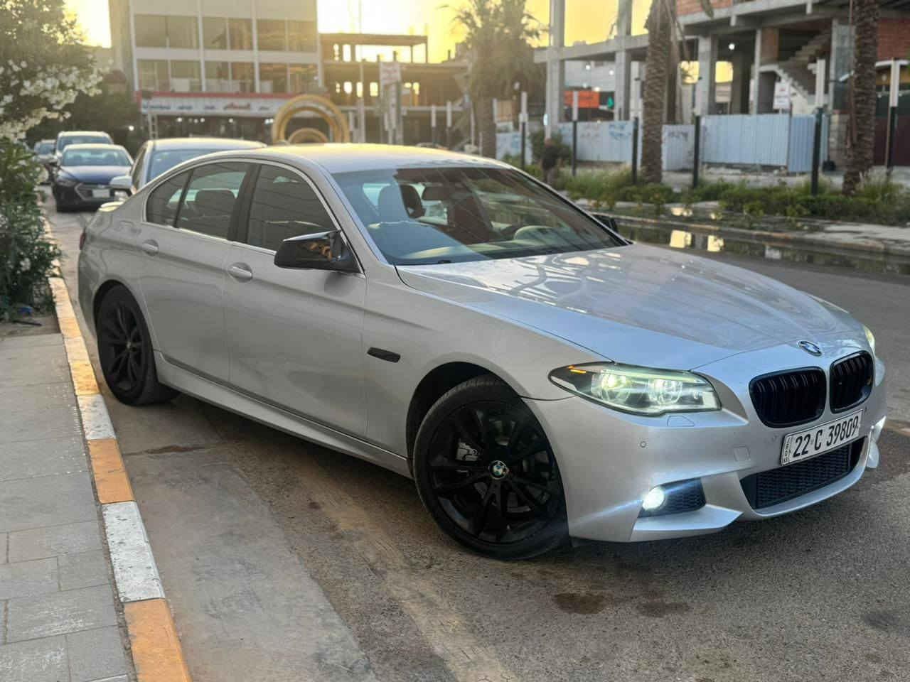 بي ام دبليو f10 n20 twin power turbo 2012
الضرر / جاملغ امامي عكس السائق تبديل بدون دواخل
كفالة عامة - شرط كله بلادي 
 ( كير - محرك - تبريد - كهربائيات )
 بدون اي نواقص 
تحديث جمالية
( كت m كامل - لايت - بك لايت - دشبول ) 
السيارة جديده جداً وكلشي بلادي 
سنويه بأسمي تريد تحويل تريد وكالة .

رقم صاحب سيارة ***********
