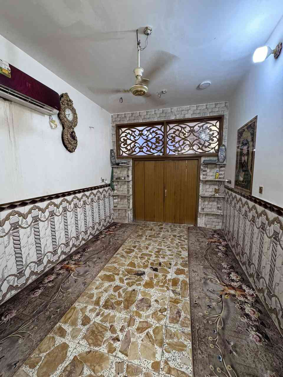 السلام عليكم
بيت ١٠٠ متر 
طابق ونص بناء درجه اولى جديد 
حي النداء الفرع الاول مقابيل شارع ٣٠ 
المنطقه ٥٢ 
الرقم ‭٠٧٧٦ ٣٩٦ ٦٢١٦‬
