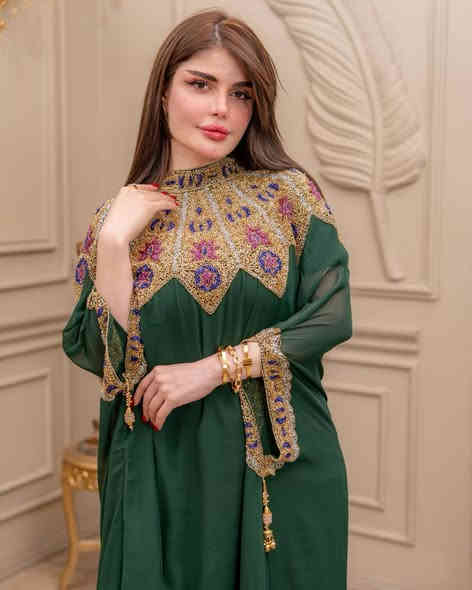 ✨ موديل هندي…👑 
فخامة تحچي وحدها! 😍
للي يحبون الإطلالة اللي تخطف العيون، جبنالكم هالقطعة الهندية الملكية، شغل راقي وتفاصيل دقيقة تخليچ تشرقين بكل مناسبة❤️

جميع القياسات متوفرة ✨
ملاحظة مهمة / اي قطعة تطلبيها اذا وصلت مو نفسها الي بالصورة من حقك ترفضيها👍

يوجد خدمة توصيل لجميع
 مناطق بغداد والمحافظات🇮🇶

الدفع بعد القياس والتجربة وليس قبل 💐
للحجز والاستفسار مراسلة الصفحة 📩
او الاتصال على الهاتف  0776 751 5053
