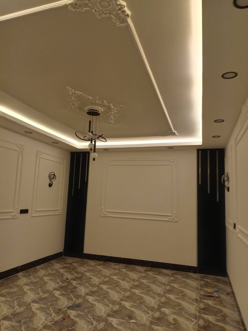 بسم لله الرحمن الرحيم

جانب من أعمالنا للديكورات الحديثه جبس بورد
والكهرباء
ان شاء الله ينال اعجابكم

للتواصل ***********
