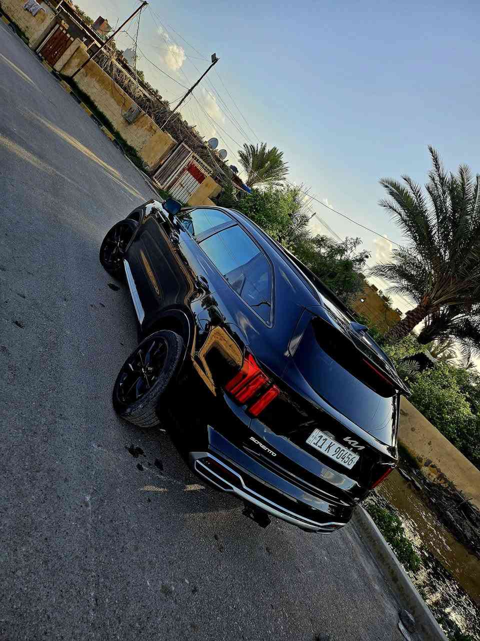 سورنتو 2023 فولSX برستيج  يعني فول الفول سياره منفصل سياحي سياره تيربو مو العادية ماشيه 35 مكانها بغداد زعفرانية 
حادث جاملغ وشويه بل بنيد بدون دواخل بدون ارباك  

سياره رقم بغداد بسمي هزه ورقم جديد فقط تحول
 
  السعر مناسب 23500$مجال بسيط يعني 235ورقه 
  
***********زين 

***********اسيا
المواصفات 
1بصمه ابواب وتشغيل وصندوق 
2 بانوراما 
3 كشنات جلد 
4 شاشه كبيره لمس 
5 محرك 2500 تيربو طياره 
6 حساسات امامي خلفي
7 كاميرات 360 درجه اربع كامرات
8 كشن كهرباء والخلفي ايضا كهرباء 
9ثلاث  عدسات زنون عالي وناصي 
10 لدات
11 اطفاء ذاتي 
12تشغيل لكاميرا 
13كشنات تدفئه 
14ارباكات عدد ١٠
15 تشغيل عن بعد 
16 خمس انضمه قيادة مع نضام ثلجي 
17 كير ٨ سرعات 
18 اشاير مري
19ويل كب 20 بلاك اسود
20 مخارج يو اس بي حت بل كشنات 
21 اوتو هولد 
22 رادار من تفتح لابواب 
23رادار بل شباك لامامي مانع تصادم 
24قيادة ذاتيه
25 رادرات خلفي تتوقف تلقائي 
26  نقطه عمياء 
27 كشنات منفصل سياحي
28 تحكمات فول
29 حساسات اطارات ومطر وغيره 
30 شاشه صغيره لعرض لعطلات 
31هند بريك بصمه 
32 صندوق كهرباء
33 فور ويل 4×4 
34 تدفئه كشنات وستيرن 
35 تبريد كشنات
36 اشاره تشتغل كامرا بل دشبول 
37 داخل اسود 
وباقي المواصفات ماتحضرني وبل عافيه عل مشتري مقدما
