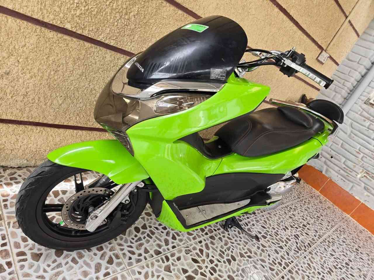 سلام عليكم
pcx /جيل اول jf  /150c
دراجة خير من الله كفالة تجي تفصح يلا تشتري 
حساس ازدحام 
حساس ستاند 
 لون مميز 
يدات بريك رياضي  تخم تاير جديد دهن امزويل 
سعرهة 1500و بيهة مجال شراي اتصل  مو شراي لا دوخني رحمه ع والديك 
*********** /مكاني ديالى بعقوبه باب درب
