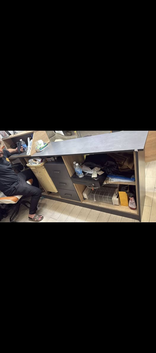 بيع ميز مستعجل عليه سعره ١٧٠ الف دينار كامل بدون ولا شخطة مجرد تراب رقم ***********
