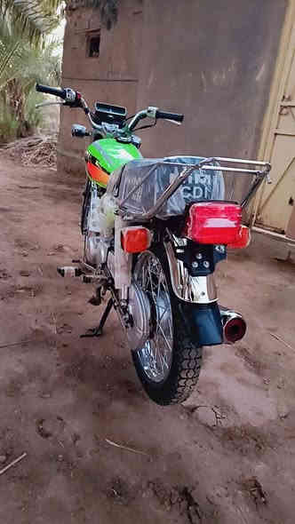 للبيع دراجه اربعه گير أوراق سكنر موديل 25 كفاله عامه سعر 850وبيه مجال مكان شاميه اتصال على هاذه رقم ***********
