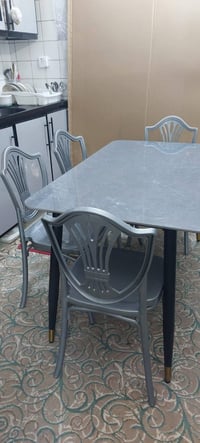 ميز • ٤ كراسي • جديد