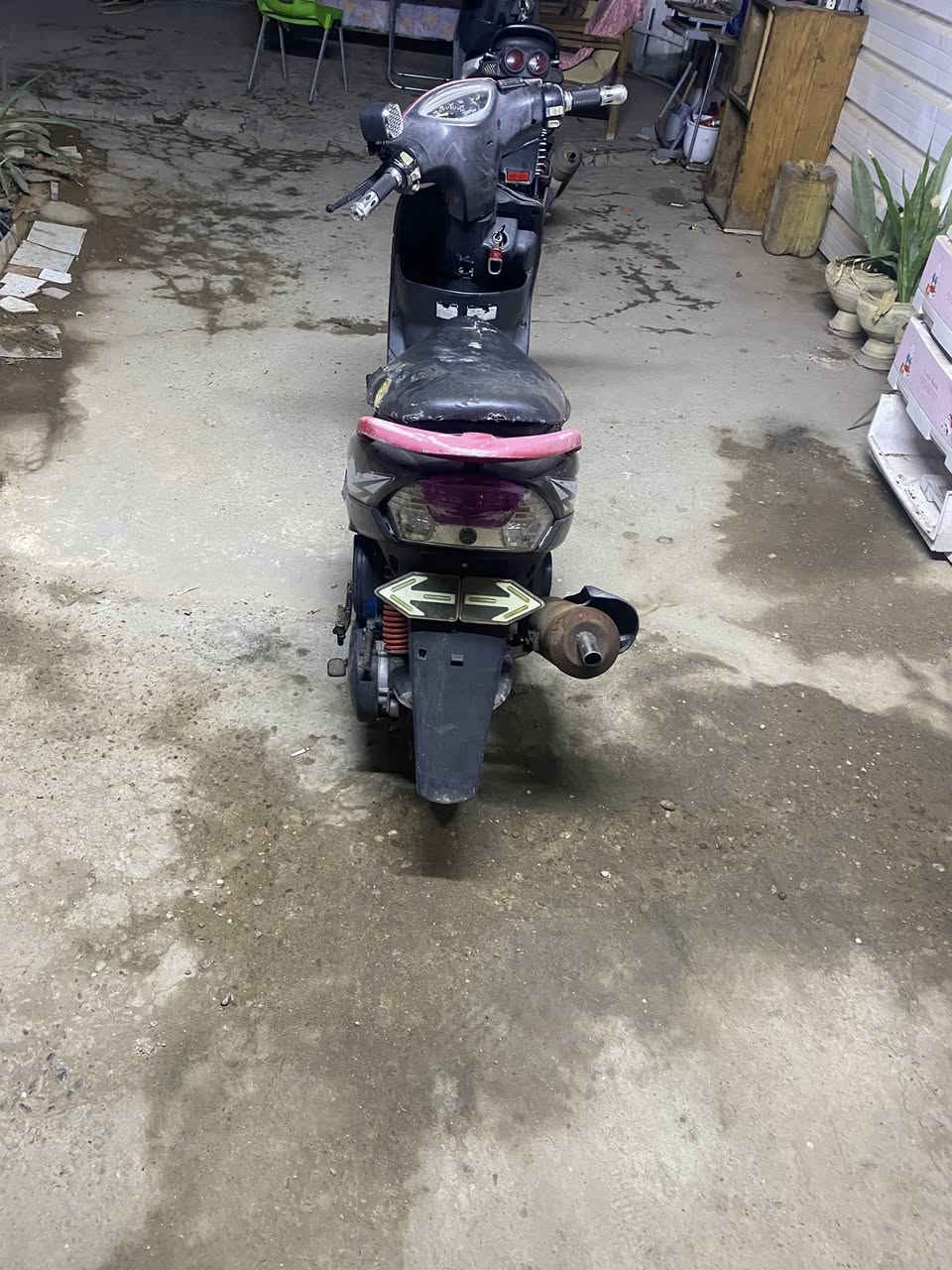 السلام عليكم
ماكس عدله للبيع بلاديه سلف هندر 
سعر 500 وبيه مجال مابيه نقص كامله فقط حساس بريك نقصها شيال رياضي اصلي بيه وصالنصه صجميه اصليه بدون جعير 
مكان بغداد جسر ديالى القديم 
 رقمي ***********
