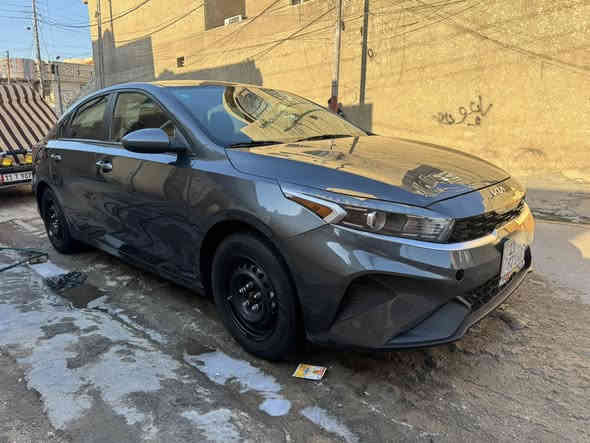 السلام عليكم للبيع كيا فورتي موديل 2023 
رقم بغداد بسمي 
وارد امريكي حادثا فقط  دعامية امامية وبيها صندوك مبدل وجاملقين صبغ فقط بدون ضربة ماشية 24 السيارة علة ايدي من امريكة السيارة وضع شركة وحديدة بمعنى الكلمة 
مكينة 2000 دوش 
السيارة برقي ما مفتوح بيها 
السعر 154 
العنوان بغداد شارع الورفلي ***********
