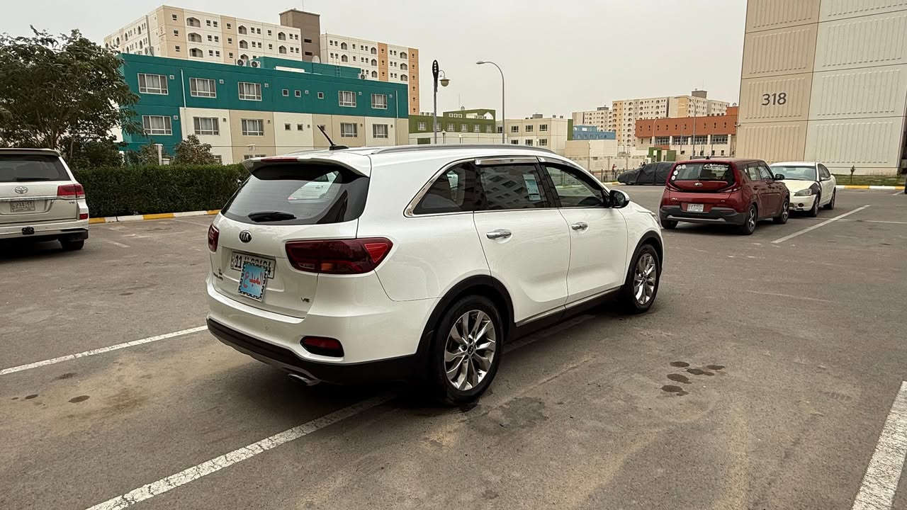 كيا سورنتو موديل 2018 خليجي شكل 20 شركه دولية مكفولة من الضربة والصبغ فقط بارد في خشم البنيد قليل جدآ مثل مموضح في الصورة 
رقم بغداد الدولي سيارة بأسمي
مواصفات 
بصمة 
باب خلفي كهربائي 
لدات امامي خلفي 
لايت زنون 
كاميرا اصليه دواره
حساس امامي خلفي اصلي 
كشنات جلد
كشن كهربائي
3قطع تبريد
لد امامي بك لايت لد
تحكمات ستيرن
7 راكب 
ويل كب نيكل 
بصمه أبواب 
6 سلندر  3500  بلادي
كير 8 نمر مامفتوح بلادي 
مري شفط أشاره بالمري
بردات بلادية 
فول تحكم أ ستيرن
أربع انضمة قيادة 
سيارة خير من الله 
ماشية 137 ألف 

السعر 235 بيه مجال للجادين فقط 
العنوان مجمع بسماية 
***********
