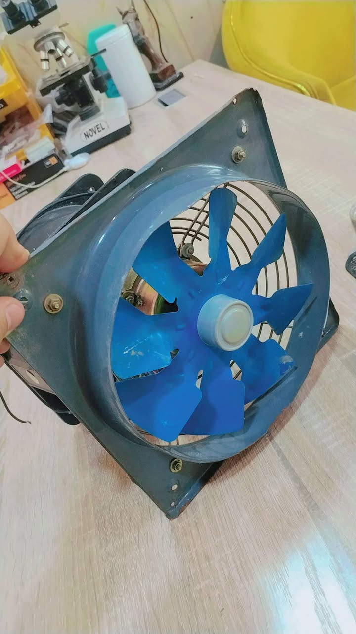 متاح مفرغات #مستعمله للبيع 
مفرغة إيراني قياس 20 سم عدد ٢
مفرغة حراريه قياس 20 سم عدد ٢
مفرغة ايرانيه ٥ ريشه قياس 60 سم عدد ٢
مفرغه ايرانيه ٧ ريشه قياس 60 سم عدد ١
متوفرات بالعياده عيادة الرحمه البيطريه
للاستفسار الاتصال على ***********
توجد خدمة توصيل لكافة محافظات
