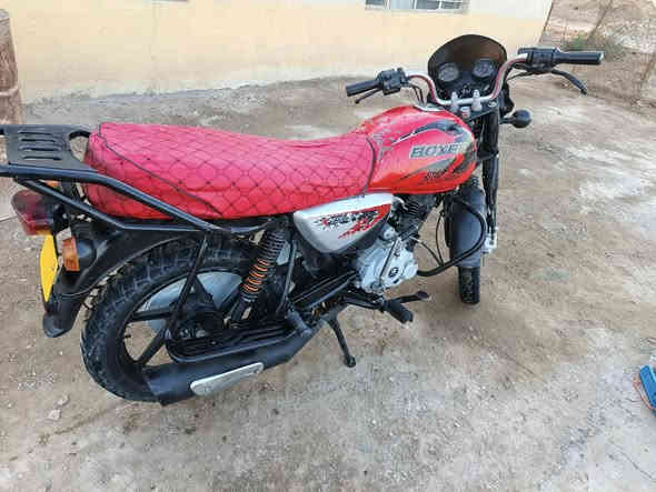 السلام عليكم دراجه بوكسر 21 للبيع  أوراق ستنساخ كامله مكمله كهربائيات أشاير عداد سرعه عالي ناصي  مناقصه شي  مكينه (مجفته ) صافيه جرس تجي وتشوف سعر مليون و150 أو مراوس بوكسر من موديل 19وفوق حسب رغبه تواصل خاص او *********** مكاني العماره قضاء الميمونه
