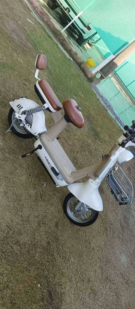 السلام عليكم دراجه شحن للبيع ضدالمي بصمه وكارت سويج السعر ٢٥٠الرقم*********** 2025 بريك بالمكان بس اللي ورا مكاني عبيدي الرئاسه ا ما ابيها شيء الدراجه
