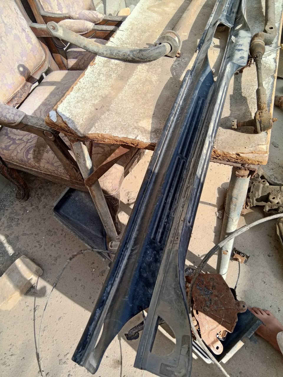 سلام عليكم غراض الفينية طويلة 
كلشي موجود اصلي تفصيخ
مكان بصرة رقم ***********
