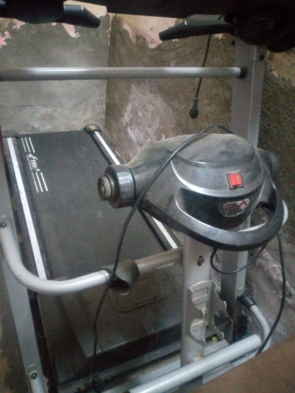 جهاز جري سعره 325اوبي مجال رقم *********** اسمه تِريدميل
