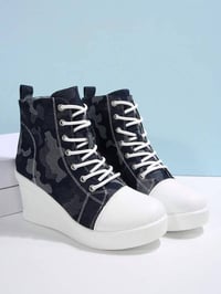 نسائي رياضي • قياس ٤٠ • توصيل