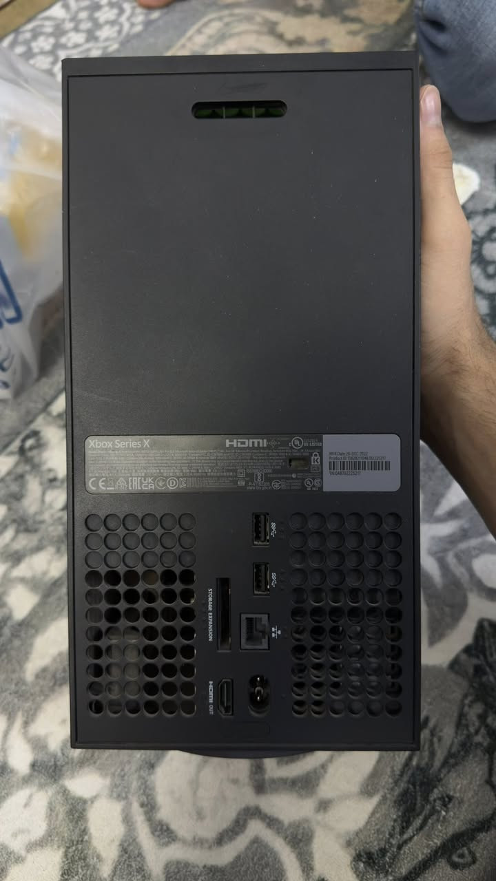 اكسبوكس سيريس اكس مستعمل استعمال 3 اشهر فقط اصدار 2022 مع يدة احترافية فقط الجهاز لا مفتوح ولا مصلح بعدة بحالة لوكالة ونضافة ضاهرة بصور 
سعر : 600 وبي مجال بسيط 
للتواصل :***********
