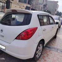 نيسان فيرسا للبيع حادثها من امريكا جاملغ خلفي وقبق جنطه مصبوغ وجاملغ ا...