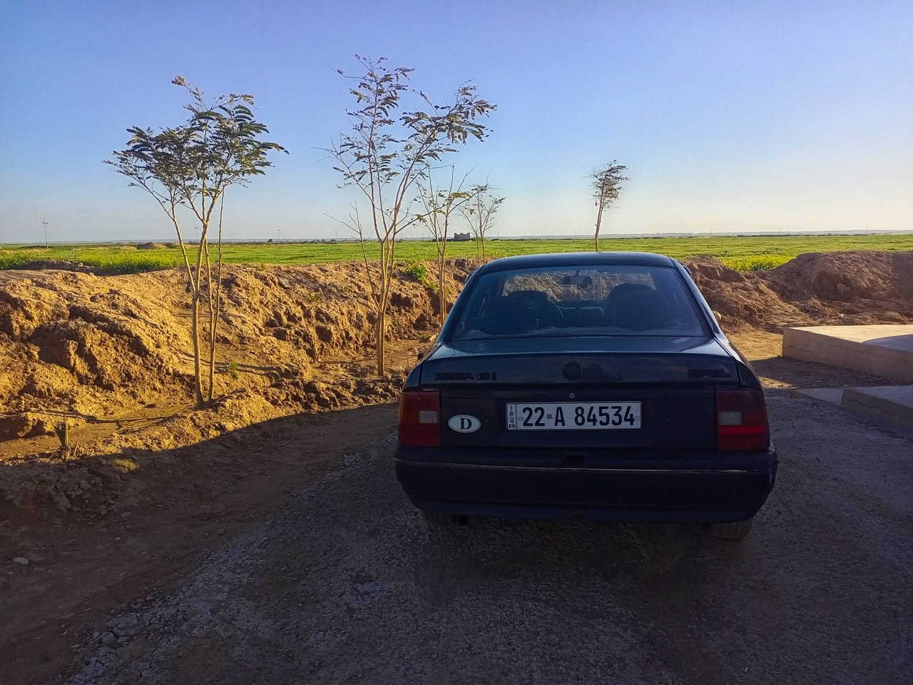 اوبل فيكاترا موديل 1992 مكىينة 18 بدون صرف واطارات جديدة وصدر جديد  ويا دفتر بنزين وبااسمي وسنوية لحد 2027     وهذا رقمي *********** كوره ك ***********
