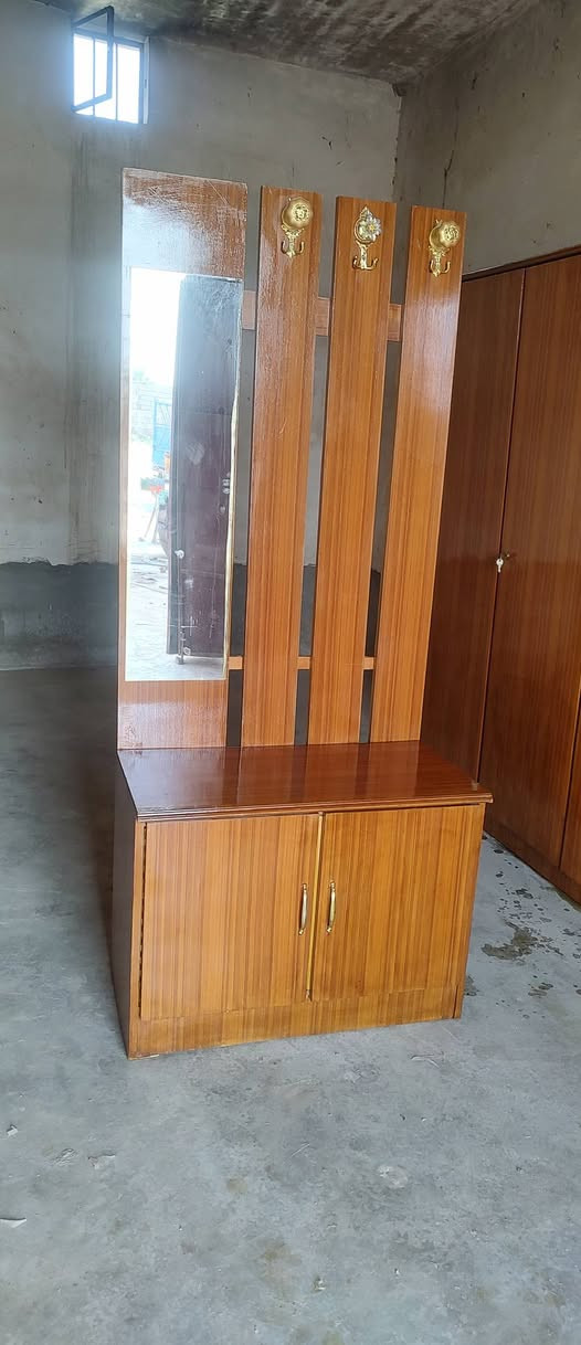 سلام عليكم غرفه نوم صاج فصال تركي وخشب صاج ثقيل الغرفه نضيفه سعر550الف وبيها مجال***********
