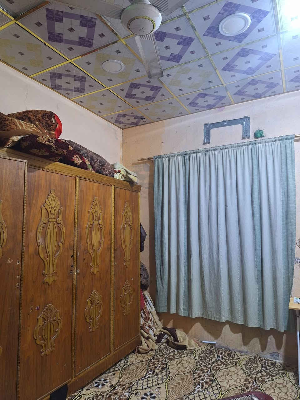 بيت للبيع في الشرش قرب الدفاع المدني والمدرسه الدوليه المساحه 200 متر زراعي السعر ٦٣ مليون غرفتين كبار استقبال كبيره وهول وموزع ومطبخ وصحيات ودرج بناء بلوك عكاده سنه 2018
***********
