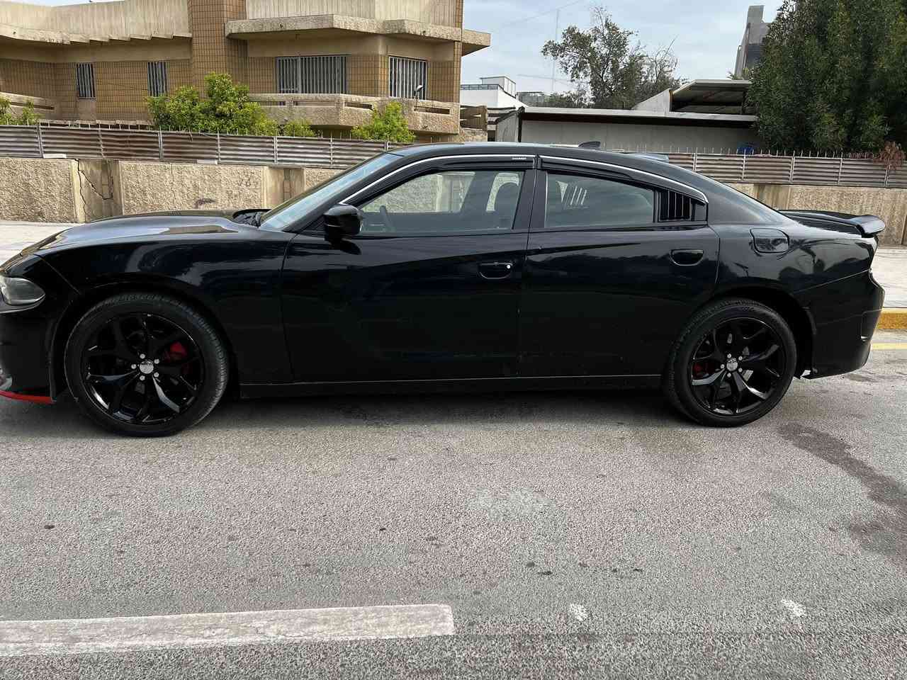 جارجر موديل 2017 اصل وارد امريكي صبغ حزام من عدا الابواب جهة الصدر والقبغ جنطه حادثهه جاملغين وبنيد وجاملغ خلفي ايرباك استيرن ودشبول سته سلندر تو ويل مواصفات sxt شاشة جبيرة كاربلي  كامرة كشن السايق كهرباء محدثه كت جيتي ويل حجم 20 سقف روز رويز تشغيل عن بعد  كير مكينة بحالة جيدة جدا تبريد شغال رقم بغداد الدولي السعر 158 ورقة وبيهه مجال مكانهه بغداد السيارة مسويلهه سونار 
***********
