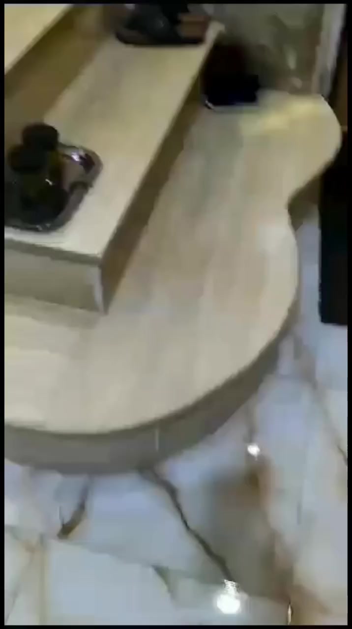 اعلان ٢٢٩
للبيع دار بحي الحكم مسلح بناء ٢٠١٤ غرفة وبراني وهول ومطبخ وصحيات والطابق الثاني بيتونه كببرة مقطوعة بقاطع المنيوم تصلح غرفة اطفال السعر ١١٠ مليون مع المجال للإستفسار مكتب *********** مكتب السكن للعقار بالقشله مجاور حسينية مجلي
