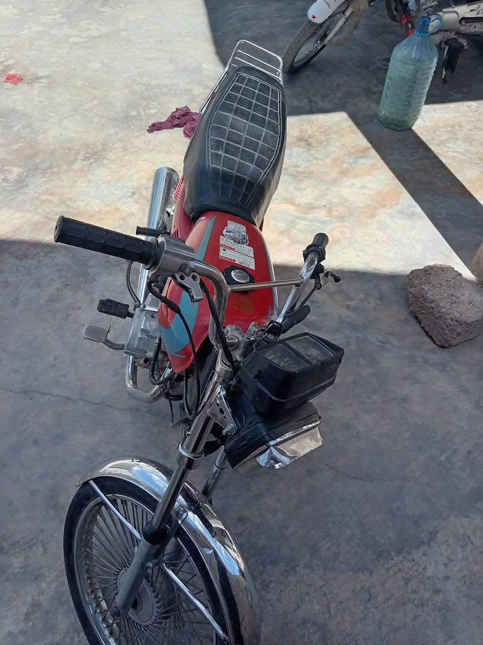 مطور البيع محرك شرط كل عيب ما  بي سعر ٢٠٠وبي مجال الشراي نامة شامجة رقم صاحب الدراجة ***********
