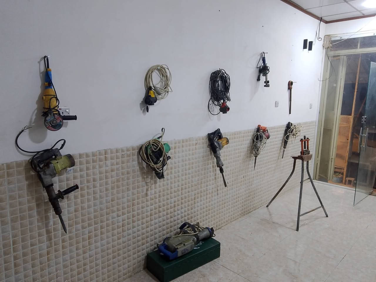 سلام عليكم ببركة الله تم افتتاح مشروع تاجير جميع انواع الدريلات واغراض البناء يتوفر كل حاجات للتاسيسات البواري والمجاري
العنوان : سبعه نيسان قريب مهدي مضمد 
رقم ابو سوران ابو محل
‏‪0771 027 2190‬‏
