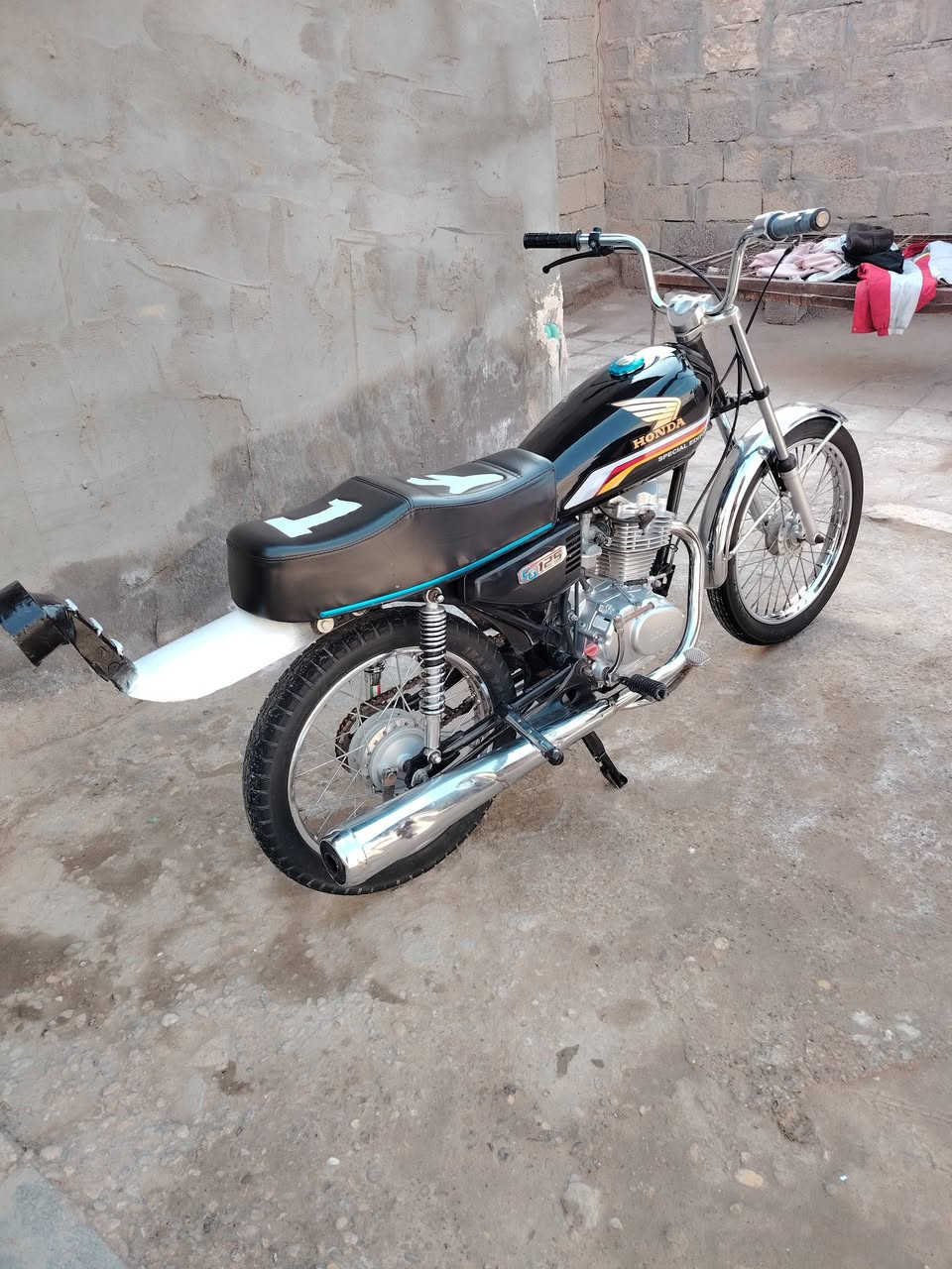 سلام عليكم شباب دراجه للبيع تعمير شاصي ١٧ غراضهه ٢٥ سعر ب٦٠٠ وبيه مجال أوراق مكاني رفاعي والشراي ينتصل عله هاذه الرقم ***********
