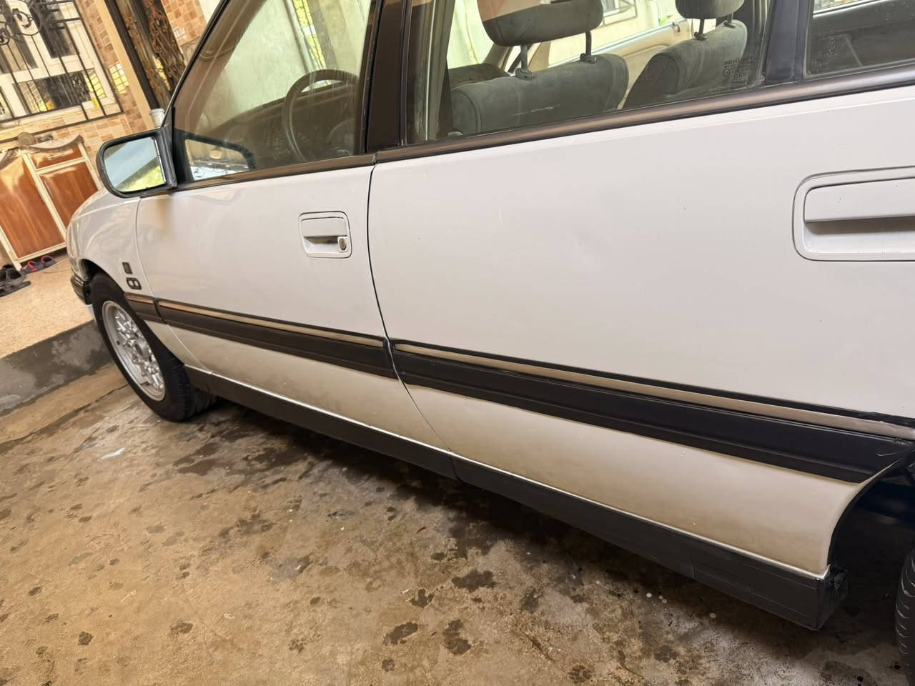 سلام عليكم للبيع اوبل اوميكا  موديل ١٩٩١
محرك ٢٠ كير اوتماتيك  تبريد ما يشتغل 
 رقم أربيل سنوية جديد رقم جديد 
دفتر بانزين موجود       شاشة أندرويد كاميرا خلفي 
موصفات فول  CD كرستال   داخل رصاصي 
جامات كهربائي سقف سلايت كهربائي 
سيارة بدون ضرب بدون صبغ هلال واحد صبغ
كير محرك بلشرط محرك شادها جديد مال تفصيخ 
كهربائيات كلها شغال    صدرها جديد 
سيارة باقي على وضع شركة  بدون خياس 
سعرها ٥٧$ 
رقم موبايل ***********
مكاني كركوك
