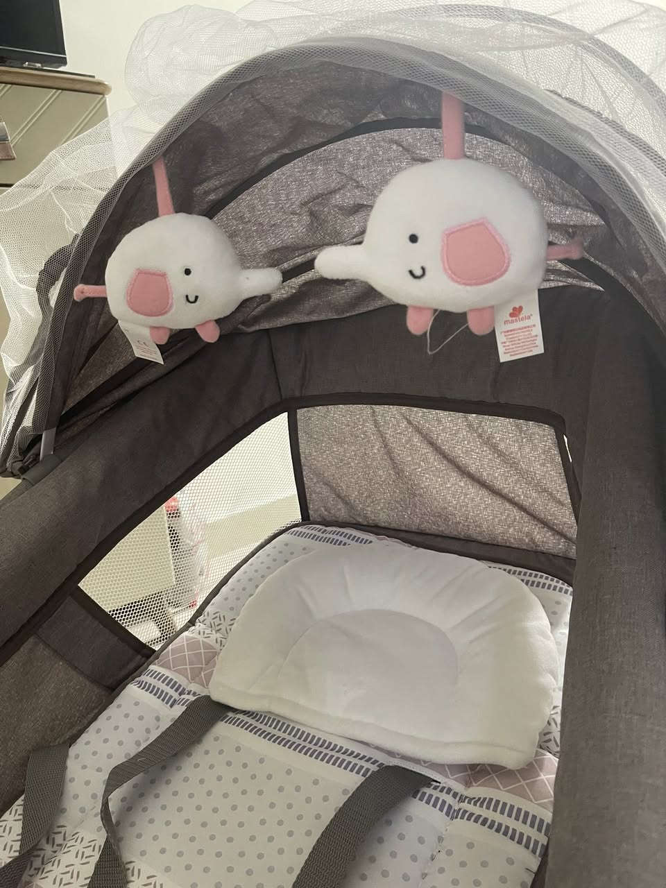 عندي هذا الكاروك هزاز كهربائي جابو هدية وماعندي مكان شقتي صغيرة جديد بعدة بالكارتونة ماركة موستيلا تحكم سرعات يخبل بنات ابيعة ب40 وعندي توصيل الي تريدة تتفضل خاص🤍


**إذا كنت صاحب هذا الإعلان وتريد حذفه لأي سبب، رجاءا أرسل رسالة إلى الدعم الفني**