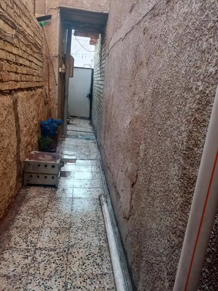 سلام عليكم بيت 50م خلفي للبيع نظيف يصلح للسكن أو استثمار يتأجر ب 200 العنوان الحريه الثانيه مقابيل مستشفى الدولعي يحتوي على اول متدخل ممر طول 10 امتار عرض متر وربع وصحيات وصاله ومطبخ وفوك غرفه وسطح سعره 60 صافي وبي مجال بسيط
للإستفسار ***********.
