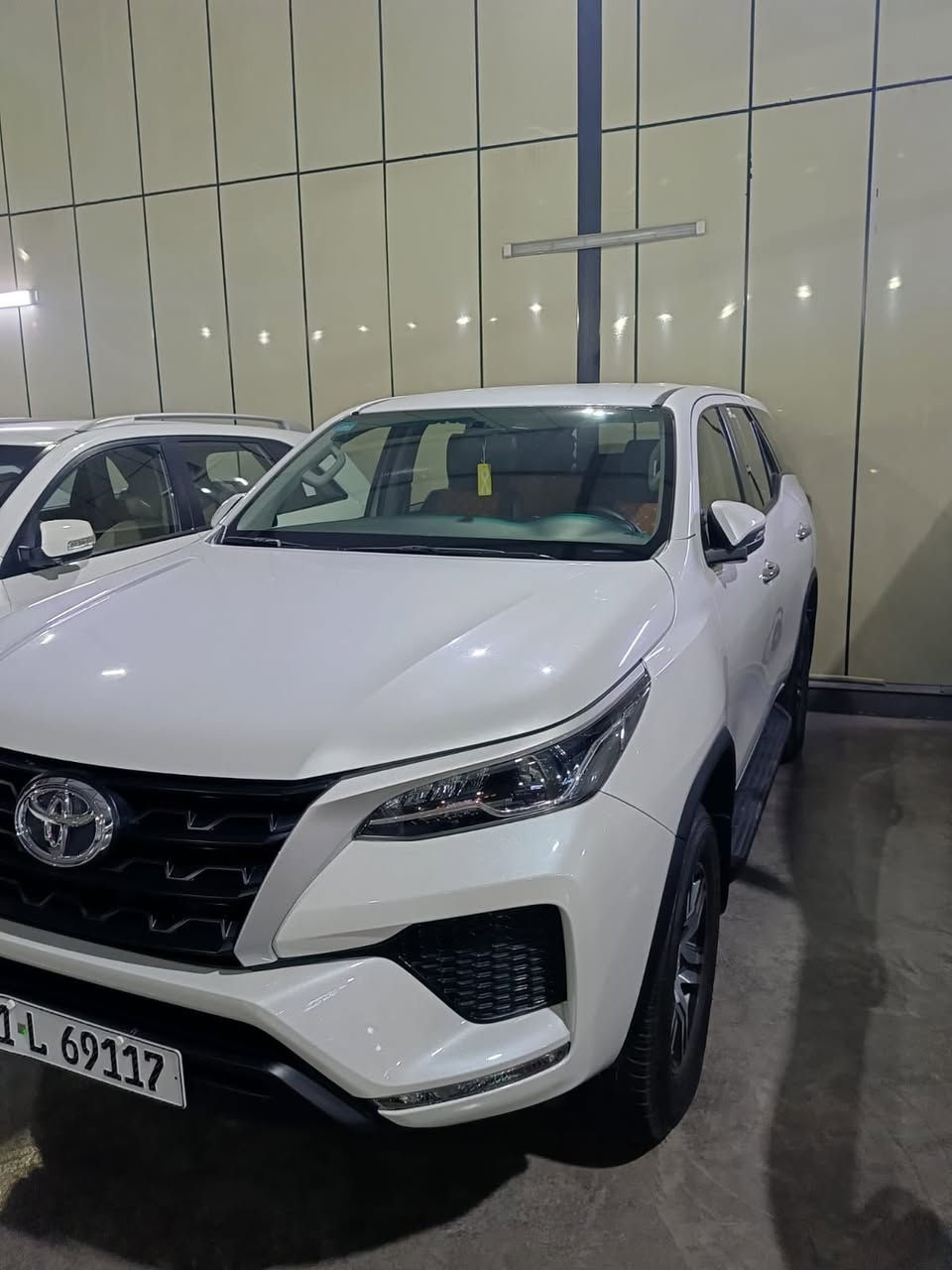 السلام عليكم
للبيع فورجنر موديل 2024 
مكفوله من الدعاميه للدعاميه 
رقم بغداد 
ماشيه 17الف وقابل للزياده 
7 راكب 
مكان السياره بغداد حي الجهاد 

السعر 32.000$ وبيه مجال بسيط 

للاستفسار الاتصال ع الرقم :
***********
