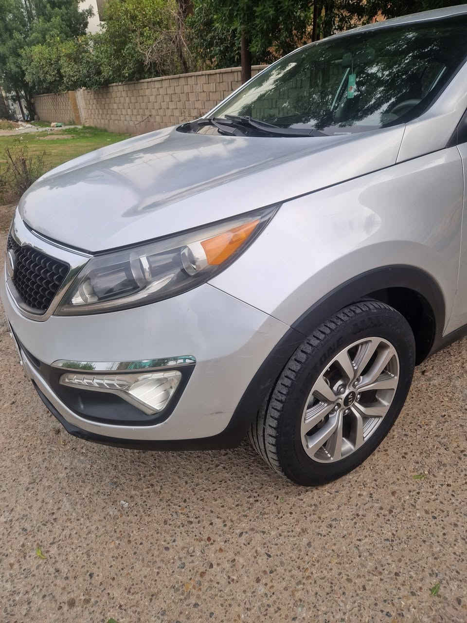 سبورتج موديل 2016
وارد امريكي
ماعندي صور الحادث
جاملغ وبنيد صبغ
الصور كدامك
محرك ممتاز وممفتوح
ماشيه 80 الف بشرط الفحص
صدر وحداديه درجه اولى
كلشي شغال متذب دينار
باسمي شخصيا
فحص وهزه وسنويه كله جديد
الداخل حلو واستعماله نظيف بس يرادله حمام 
سياره مال بيت ومن زمان عدنه
السعر 133 
العنوان بغداد الكرخ العامريه
***********
