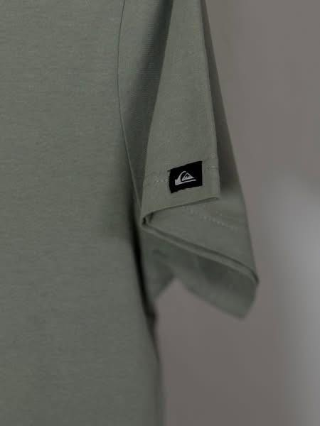 تشيرت  (QUlKSlLVER )سوبر كريم  
القياس  L
النظافه 💯/💯  

يوجد توصيل 🚚 (بغداد -محافظات )
☎️رقم الهاتف :***********

للحجز -دايركت
