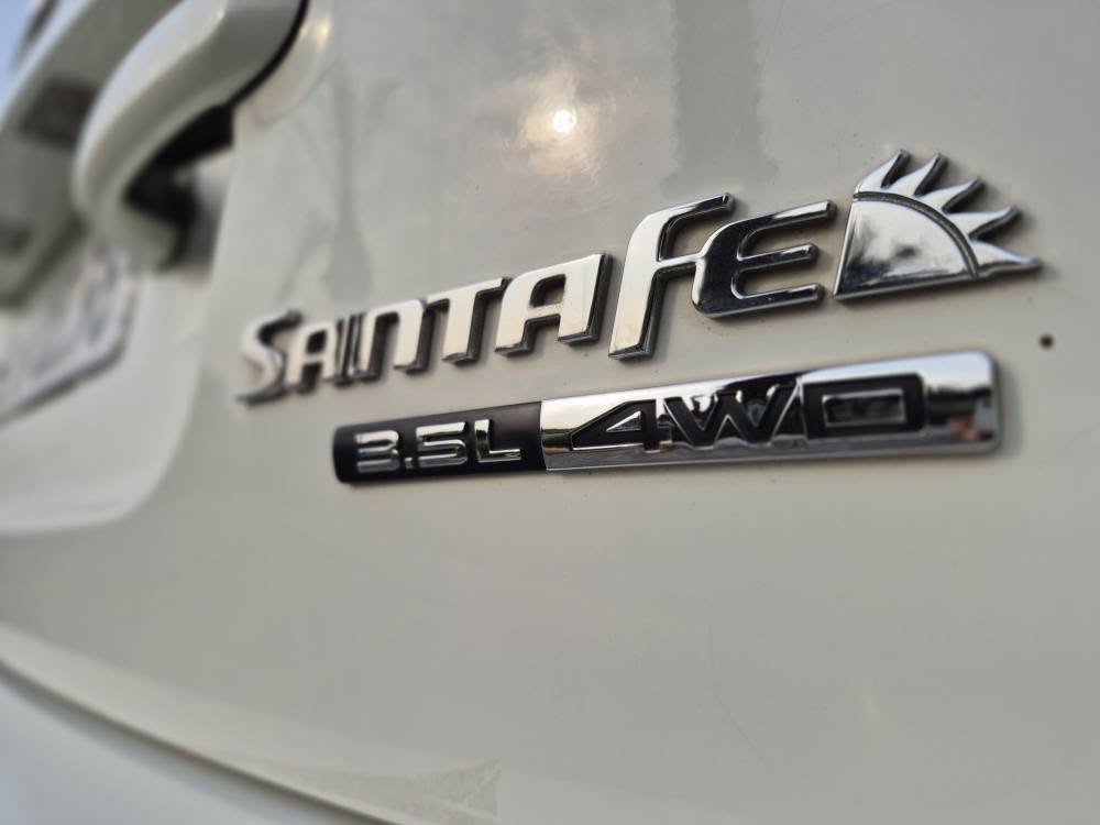 السلام عليكم 
سنتافي 2010 
مواصفات شركة عامة 
مكينة 3500
7 راكب 
3 قطع تبريد 
ماشية 233 الف كيلو 
مكينة وكير ما مفتوحات 
بيها صبغ نص قبق الصندوك 
رقم بغداد الجديد بأسمي 
السعر 153 ومجالها جدا بسيط 
*********** بغداد, العراق
