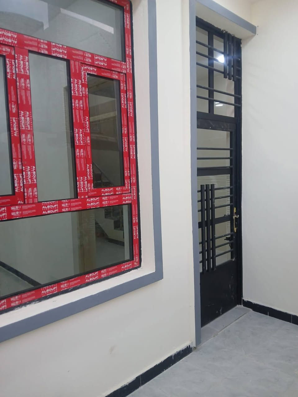 دارللبيع  بناء حديث  طابقين  مساحه ٥٠متر ركن في حي الصديق بدايه المنطقه( رقم العقار ٩٨٦ )
واجهه ٦،٧٥م نزال ٧،٥م شارع ١٠م يحتوي على ٢ نوم مع استقبال مع مطبخ مع خدمات كامل وجاهز للسكن مباشر بعد الشراء ..
مكتب الشاكرين للعقار.
***********📲
***********📞📞
ابي غريب-حي الصديق-الشارع الرئيسي.
