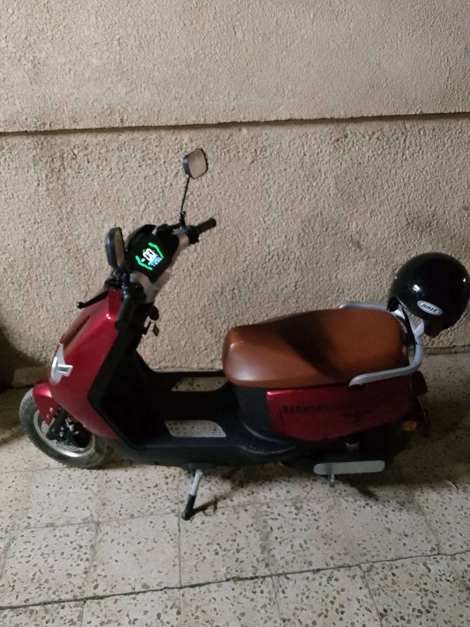 دراجة شحن ما صالي ٤شهر من مشتريها دراجة نضيفة ستة بطارية وياهة خوذة المكان بغداد رقمي ***********
