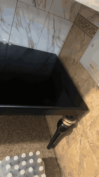 ميز طعام  نظيف جدا مع 6كراسي   العنوان بغداد حي الجامعة للاستفسار 0770...