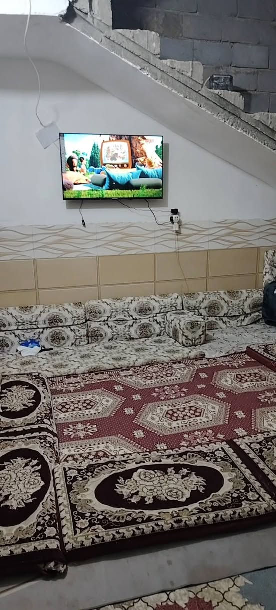 بيت للبيع او للرهن ٦٥ متر واقع حال بس بلسند ٥٠ متر عرض الشارع ٨ متر البيت طابقين الطابق الأول كامل بس الثاني هيكل كامل حته ستاره كامله عوزه بس لبخ الطابق الثاني البيت كله كونكريت مسلح شغل درجه اولا سعر ٥٥ وبي مجال وسعر الرهن ٢٢ رقم الهاتف ***********
