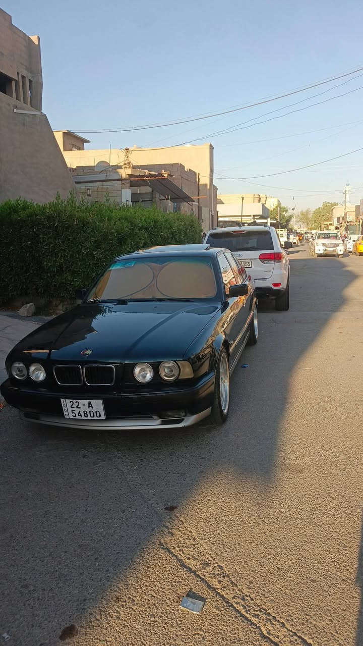 سلام عليكم بي إم 525 رقم أربيل فول مواصفات داخل أبيض ملكي كهرباء شرط تحويل سعر ٧٨ وبي مجال للشراي مكان سياره كركوك للستفار وتساب ***********
