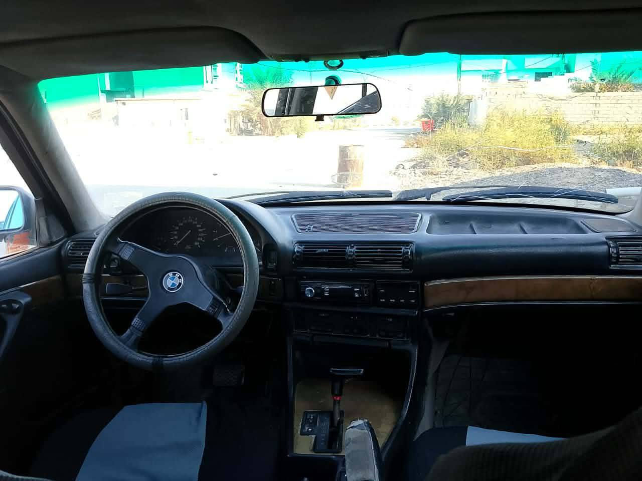 سياره بي ام للبيع السعر 40 ورقه سياره مقفوله 

***********
